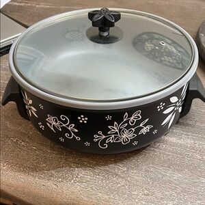 Temp-tations Black Floral Lace Electric Skilletwith Glass Lid.  Used once.